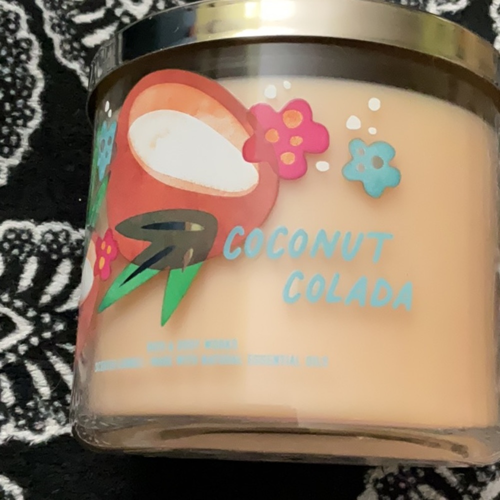 Bath and body body works coconut colada candle